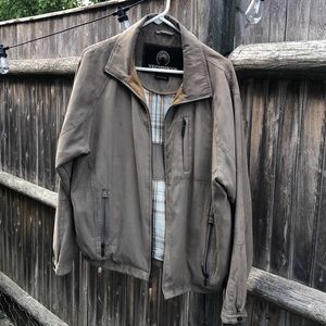 Khaki Men’s Med Weatherproof brand jacket. Excellent condition!